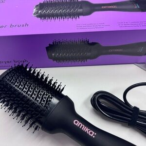 Amika hair blow dry brush 2.0
2-in-1 hair styling tool
